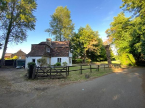 3 bed house near Gatwick and Redhill
